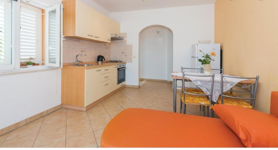 Apartment Petra Raslina 外观 照片