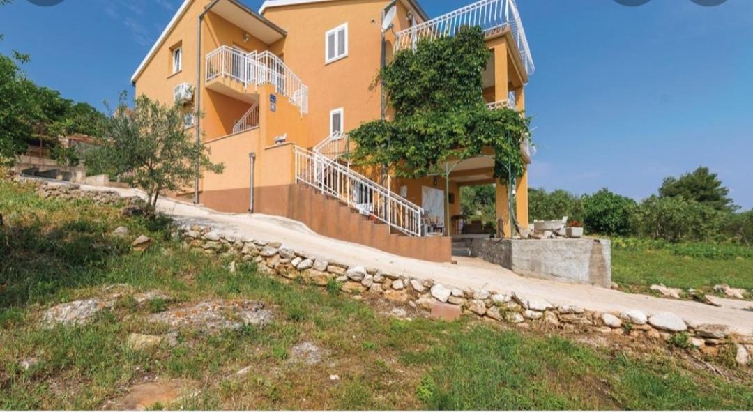Apartment Petra Raslina 外观 照片